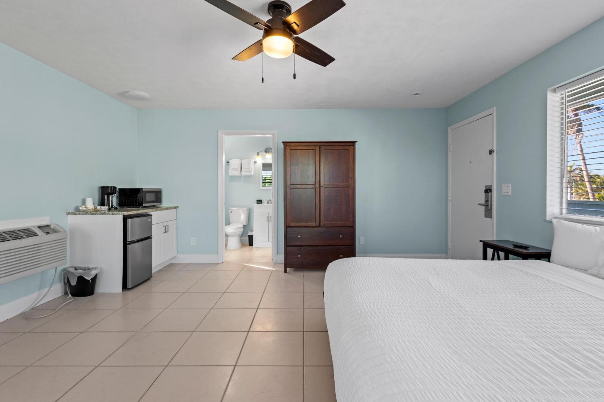 Partial Ocean View Hotel Room- King Bed #1 Fort Pierce Eksteriør billede