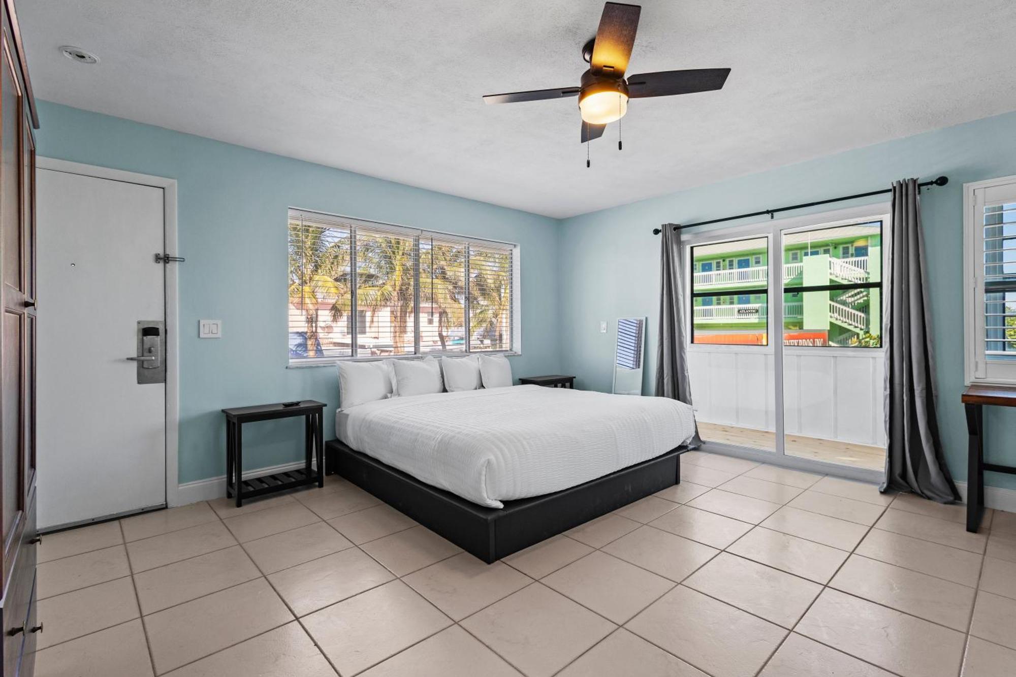 Partial Ocean View Hotel Room- King Bed #1 Fort Pierce Eksteriør billede