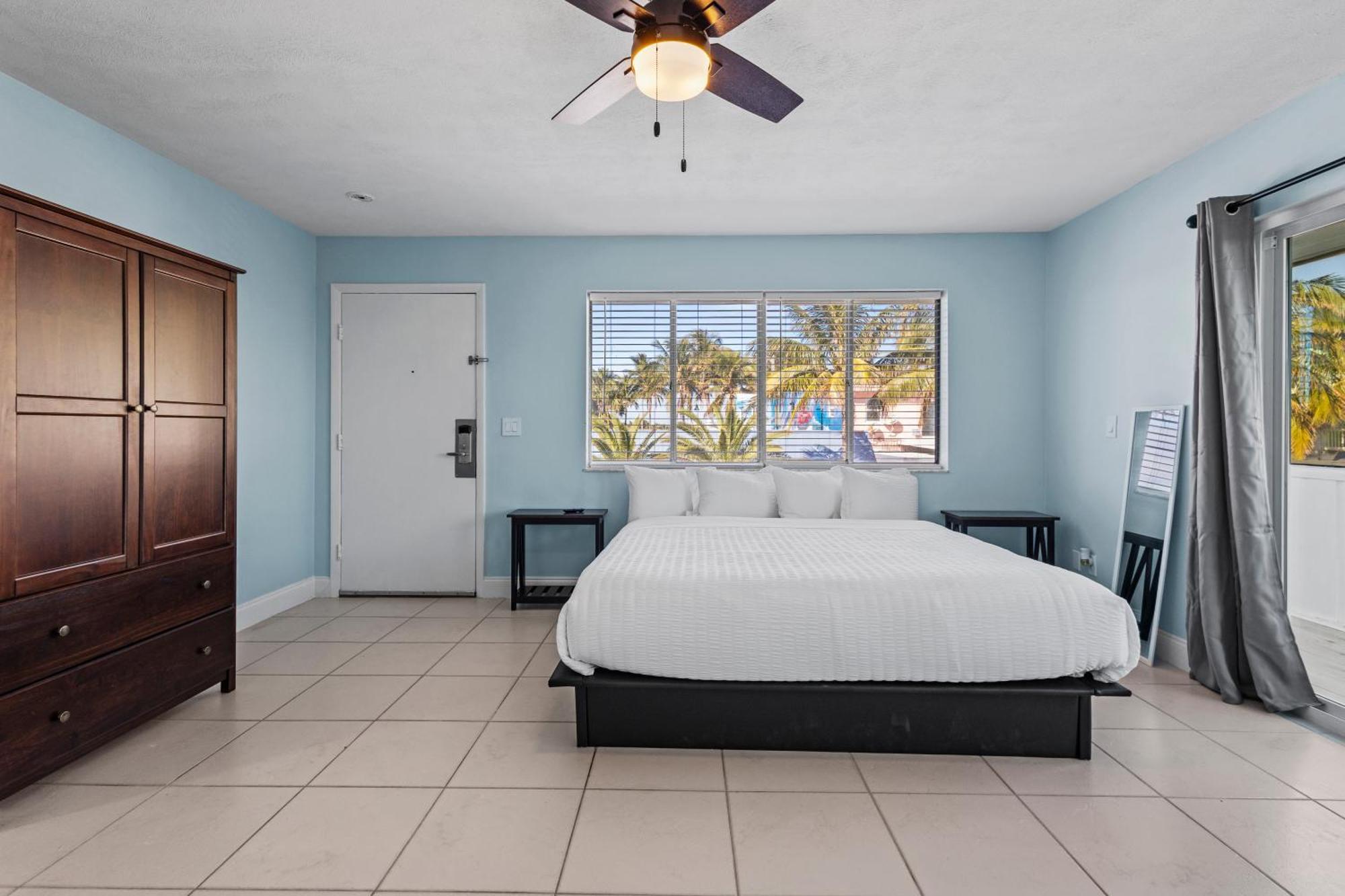 Partial Ocean View Hotel Room- King Bed #1 Fort Pierce Eksteriør billede